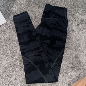 Alphalete surface leggings in camo